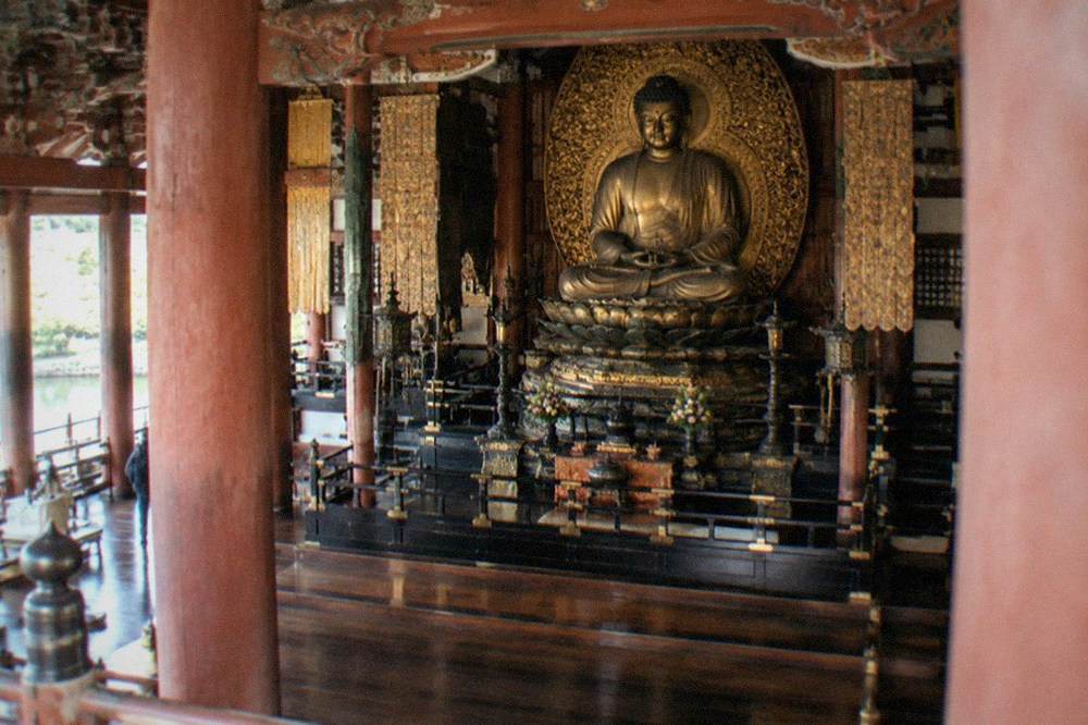 The seated Amida Buddha statue inside the Phoenix Hall at Byodo-in