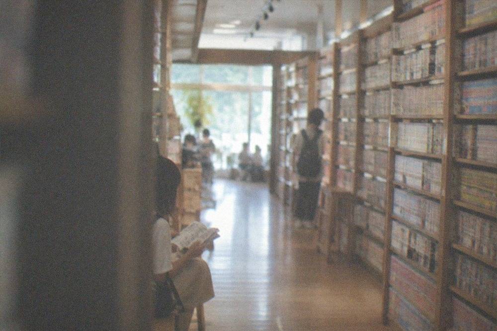A wide hallway lined floor to ceiling with manga volumes in the museum