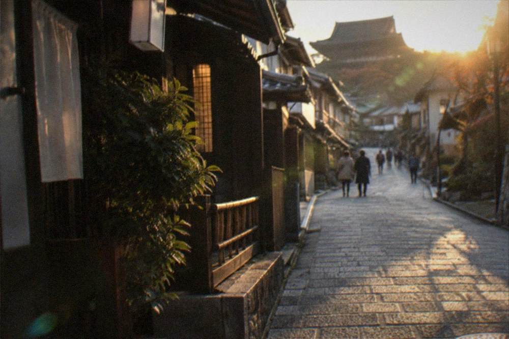 Stone-paved Sannenzaka lane in Higashiyama sloping up toward Kiyomizu-dera in the late afternoon